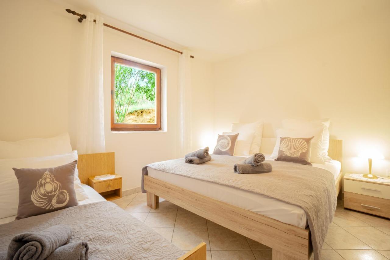 Bepic Quiet Location On A Beautiful Bay Apartment Metajna Ngoại thất bức ảnh